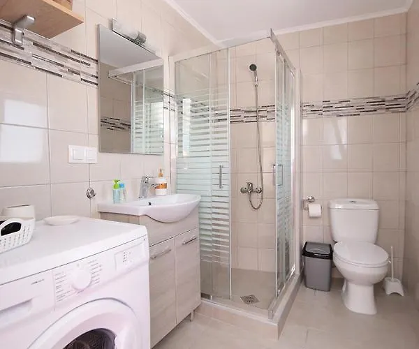 Happy Days Und Studio/penthouse Apartamento