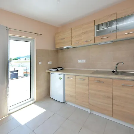 Happy Days Und Studio/penthouse Apartamento