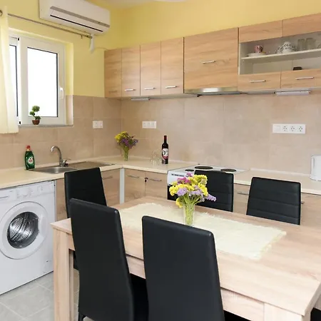 Happy Days Und Studio/penthouse Apartamento Ialisos