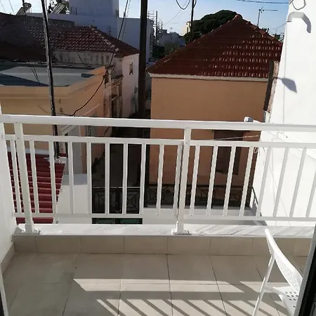 Happy Days Und Studio/penthouse Apartment