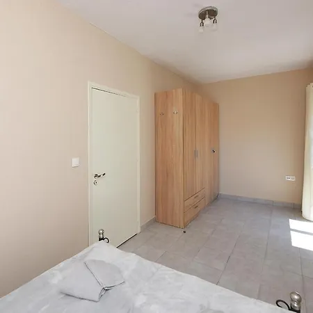 Apartment Happy Days Und Studio/penthouse Ialysos (Rhodes)