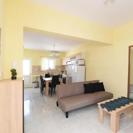 Happy Days Und Studio/penthouse 아파트